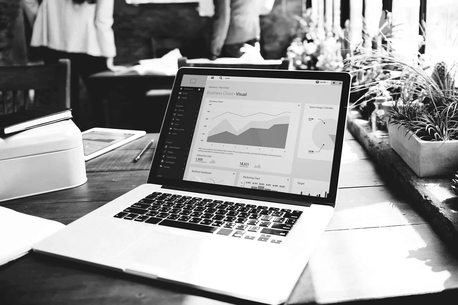 Ελεγκτικές υπηρεσίες Mi Consulting - οθόνη με γράφημα οικονομικών δεδομένων